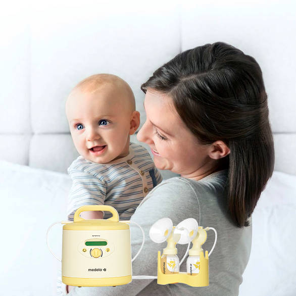 Ema hoiab beebit süles Medela rinnapumba taustal